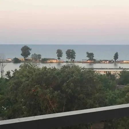 With Sea View Lejlighed *